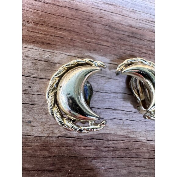 Vintage Star Gold-Tone Crescent Moon Clip-On Earrings With Ornate Rope Border - Picture 2 of 6